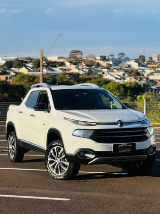 FIAT TORO 2.0 16V TURBO DIESEL RANCH 4WD AT9 FIAT TORO 2.0 16V TURBO DIESEL RANCH 4WD AT9